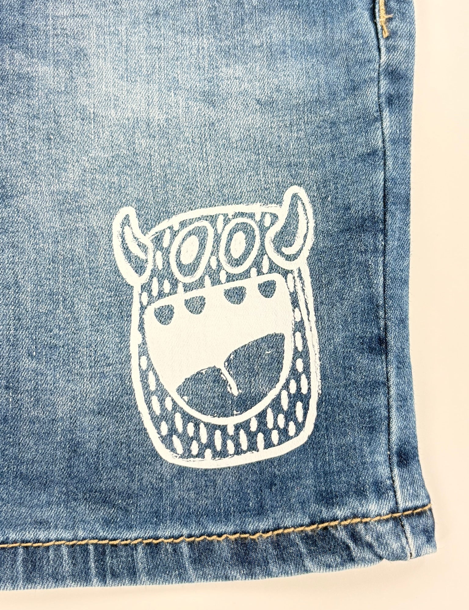Jeans Shorts mit Monster Print für Jungen