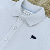 Polo Shirt Graublau mit Fahnen-Stickerei für Jungen