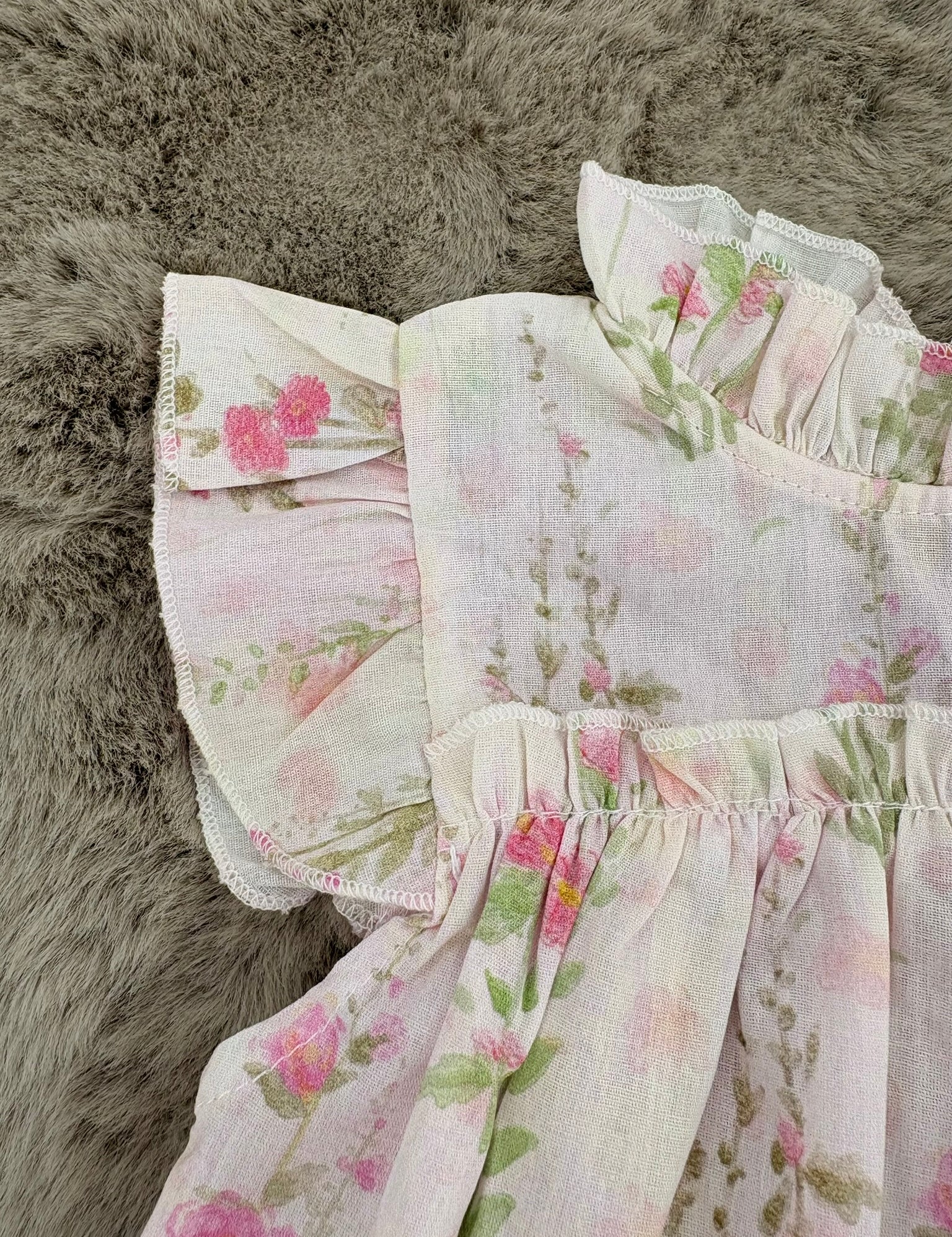 Kleid mit Blumendruck & Rüschen für Mädchen