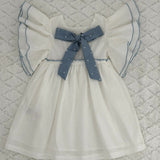Kleid Ivory mit Flatterärmeln & Blauer Schleife