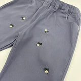 Romy Hose Blau mit Blumenstickerei