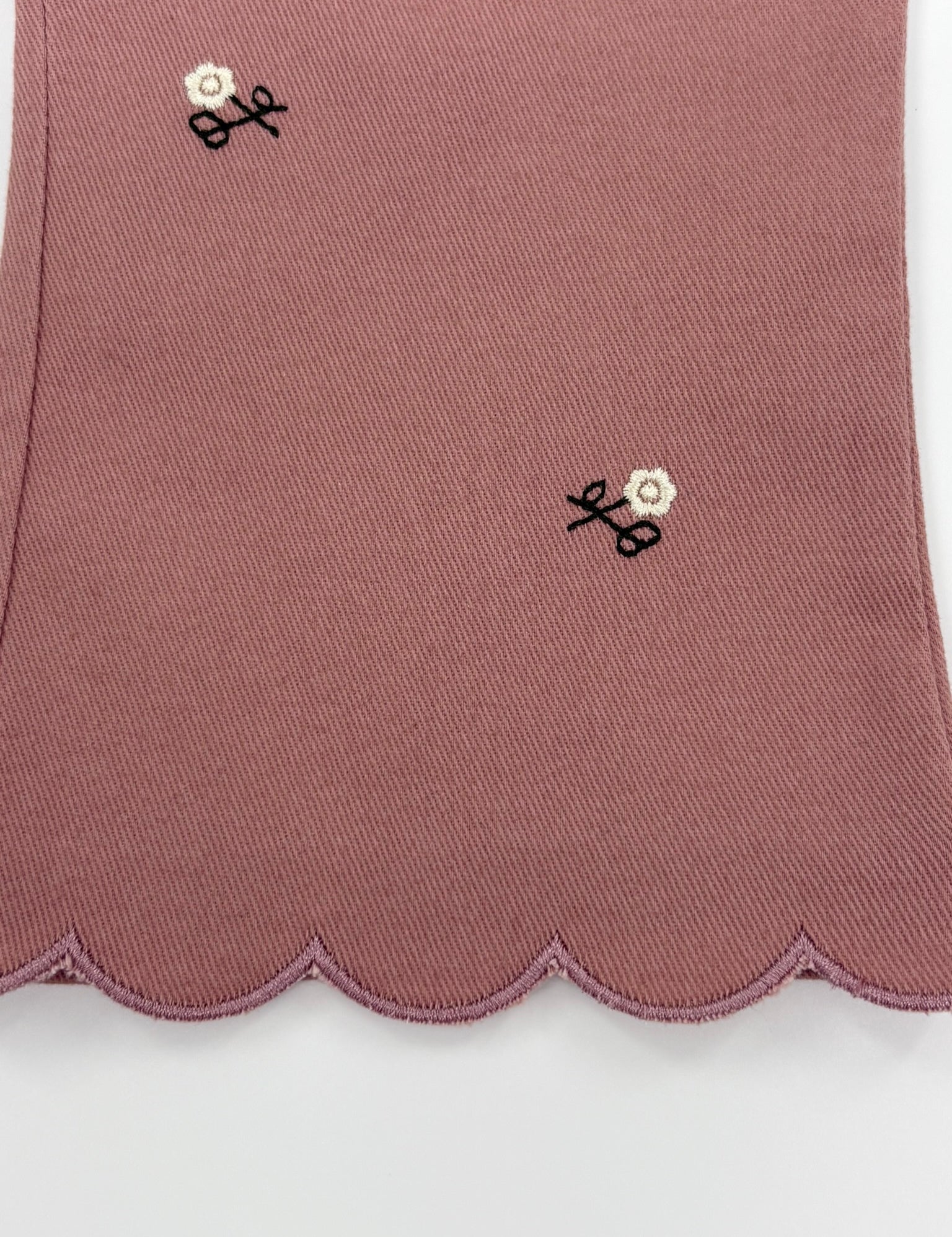 Romy Hose Rosa mit Blumenstickerei