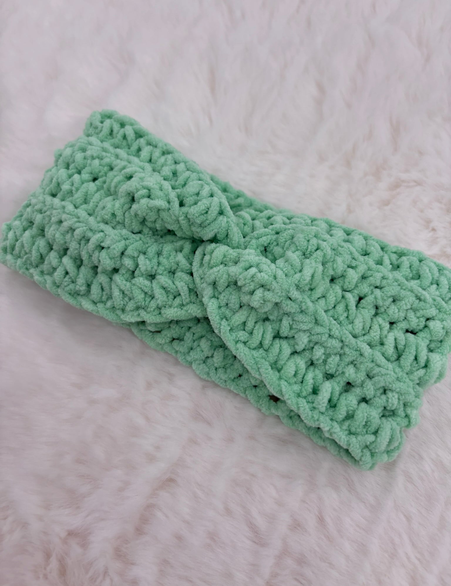 Handgehäkeltes Chenille-Stirnband