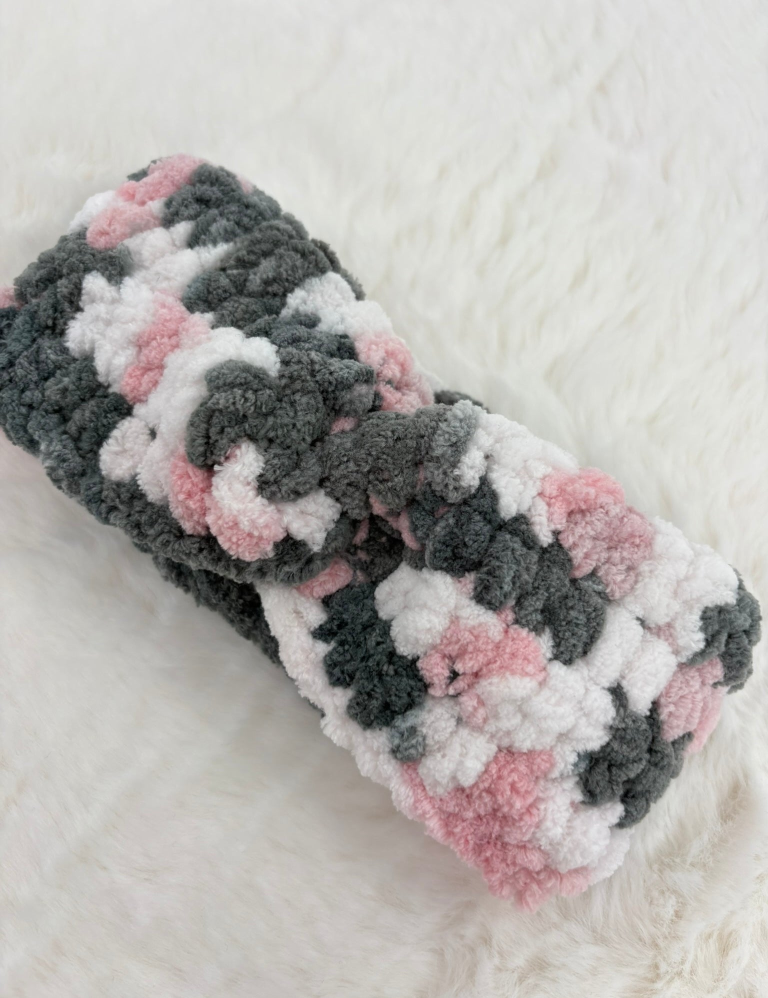 Handgehäkeltes Chenille-Stirnband