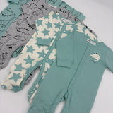 Baby-Schlafanzug mit Dinodruck
