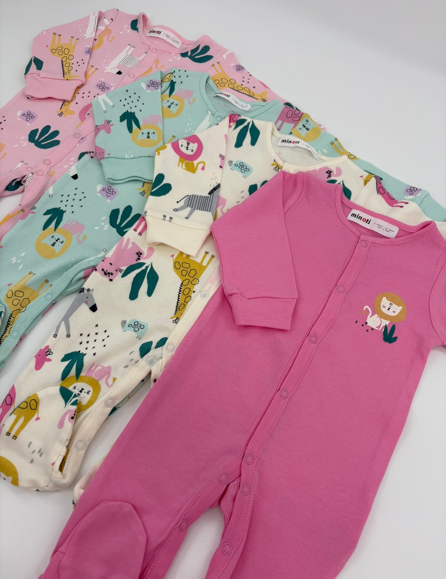 Baby-Schlafanzug mit Dschungeltieren