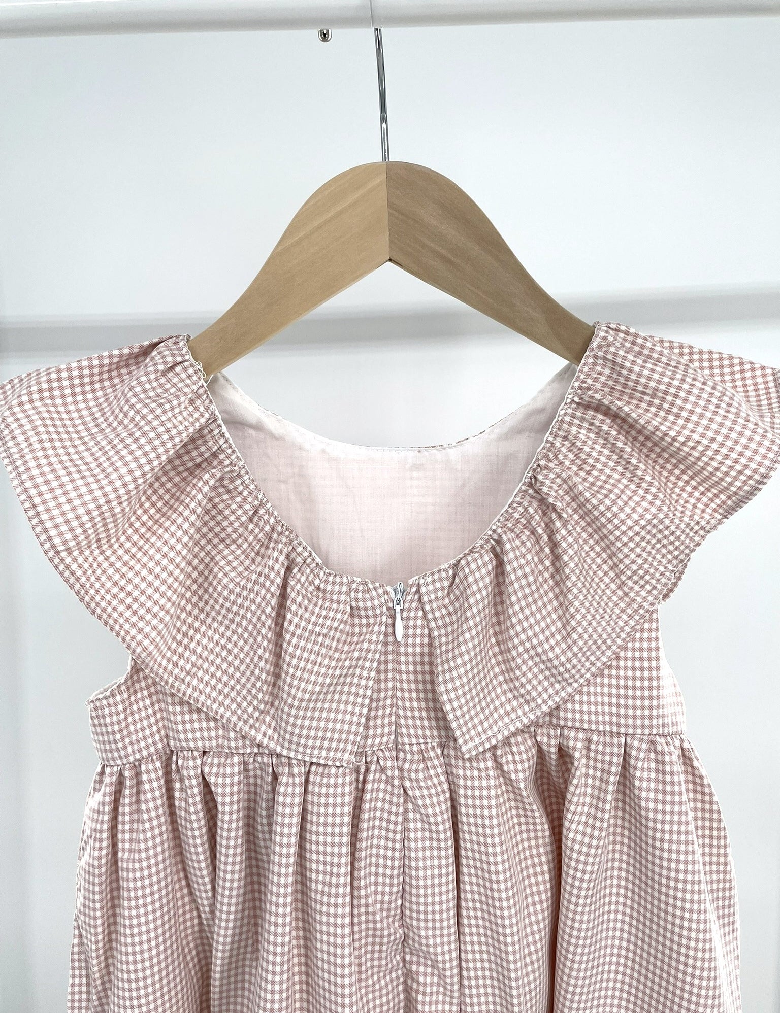 Kariertes Kleid Rosa-Weiß mit Rüschen für Mädchen